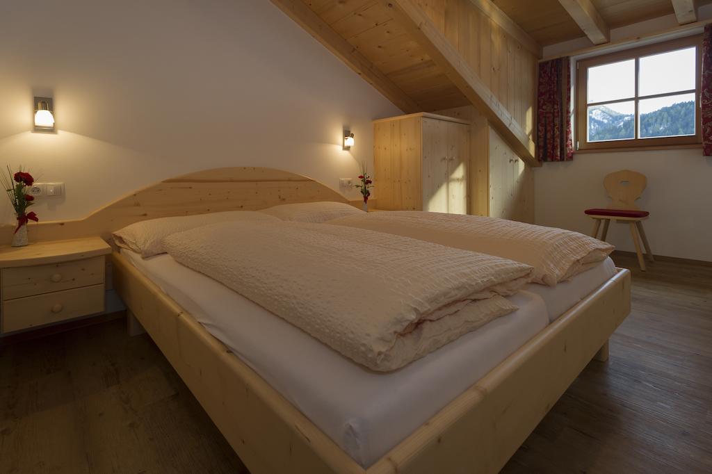 Appartments Jagerhof Braies  Szoba fotó