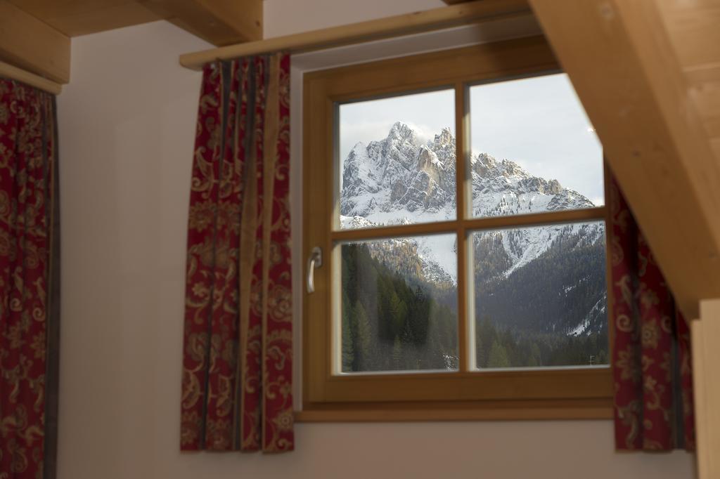 Appartments Jagerhof Braies  Szoba fotó